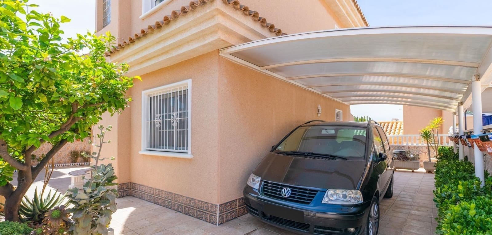 Chalet de 3 habitaciones en Torrevieja en venta con piscina - 360.000 € (Ref: 9487153)