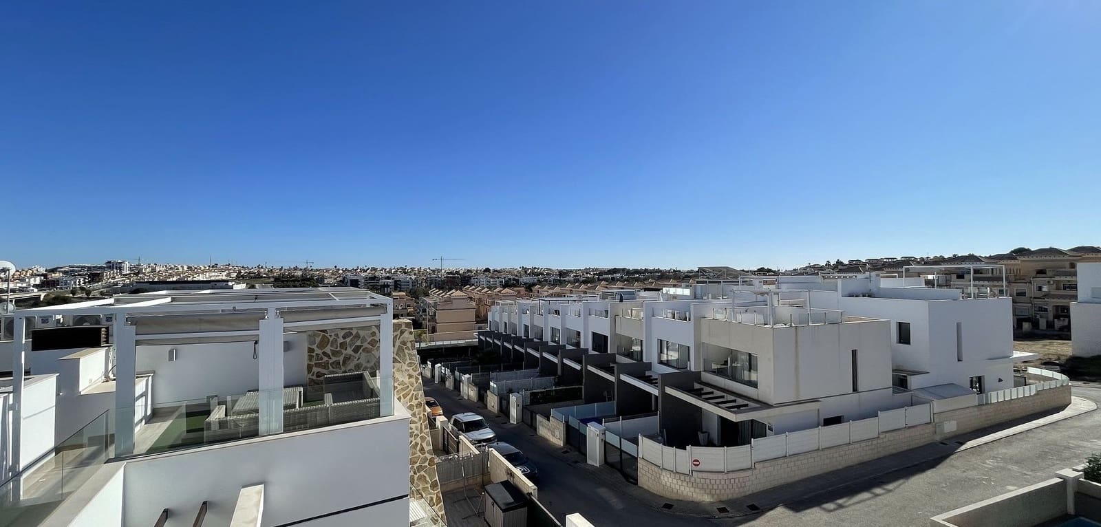 2 bedroom Semi-detached Villa for sale in Villamartin - € 299,000 (Ref: 9488938)