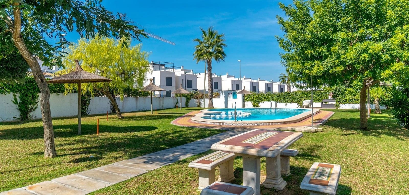 2 bedroom Semi-detached Villa for sale in Villamartin - € 299,000 (Ref: 9488938)