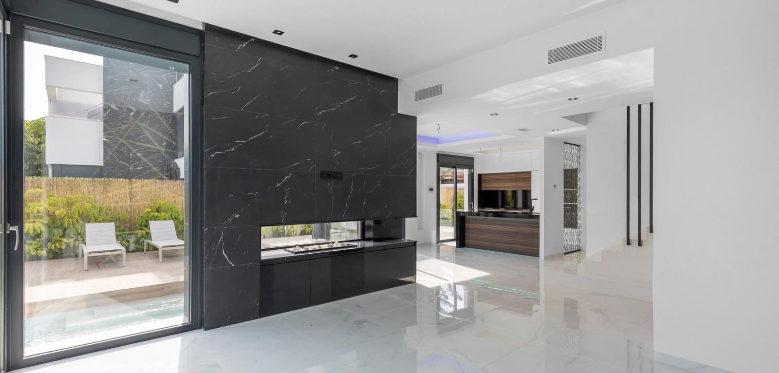 3 bedroom Villa for sale in Torrevieja with pool - € 795,000 (Ref: 9491662)