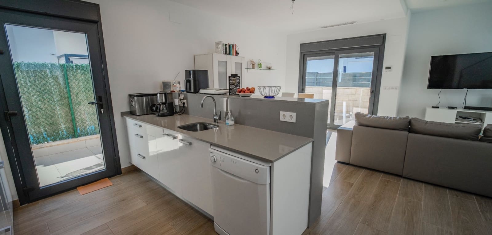 3 bedroom Semi-detached Villa for sale in Ciudad Quesada with pool - € 405,000 (Ref: 9491664)