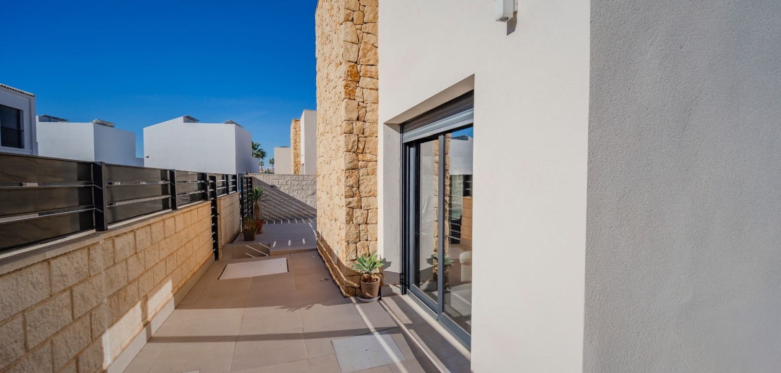 3 bedroom Semi-detached Villa for sale in Ciudad Quesada with pool - € 405,000 (Ref: 9491664)