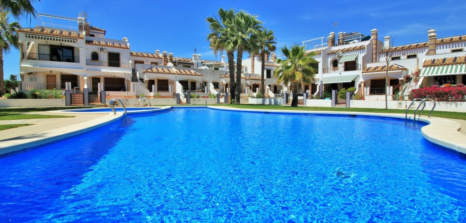 2 bedroom Townhouse for sale in Villamartin with pool - € 225,000 (Ref: 9495299)