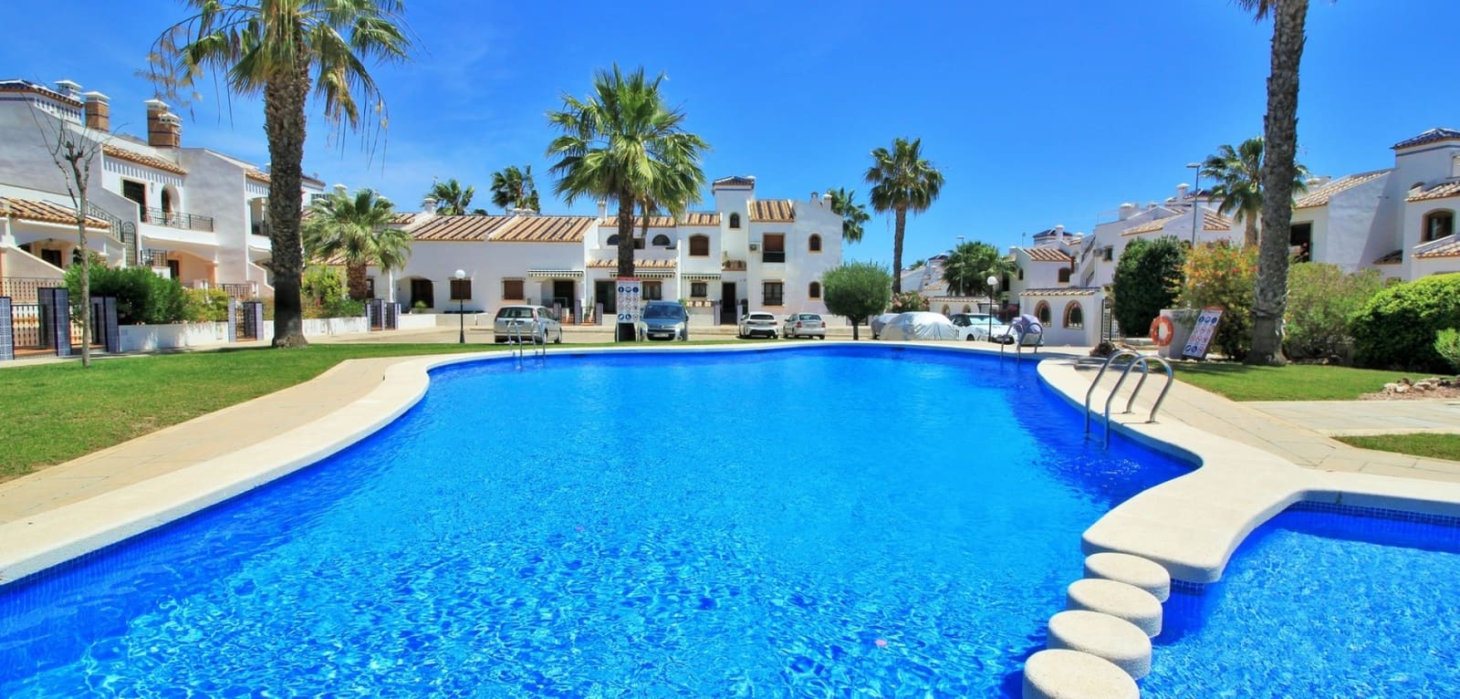 2 bedroom Townhouse for sale in Villamartin with pool - € 225,000 (Ref: 9495299)
