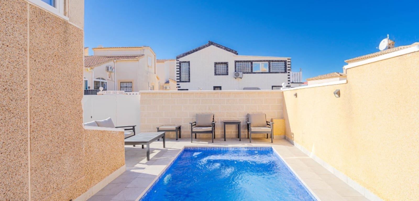2 bedroom Villa for sale in Los Altos with pool - € 264,900 (Ref: 9499864)