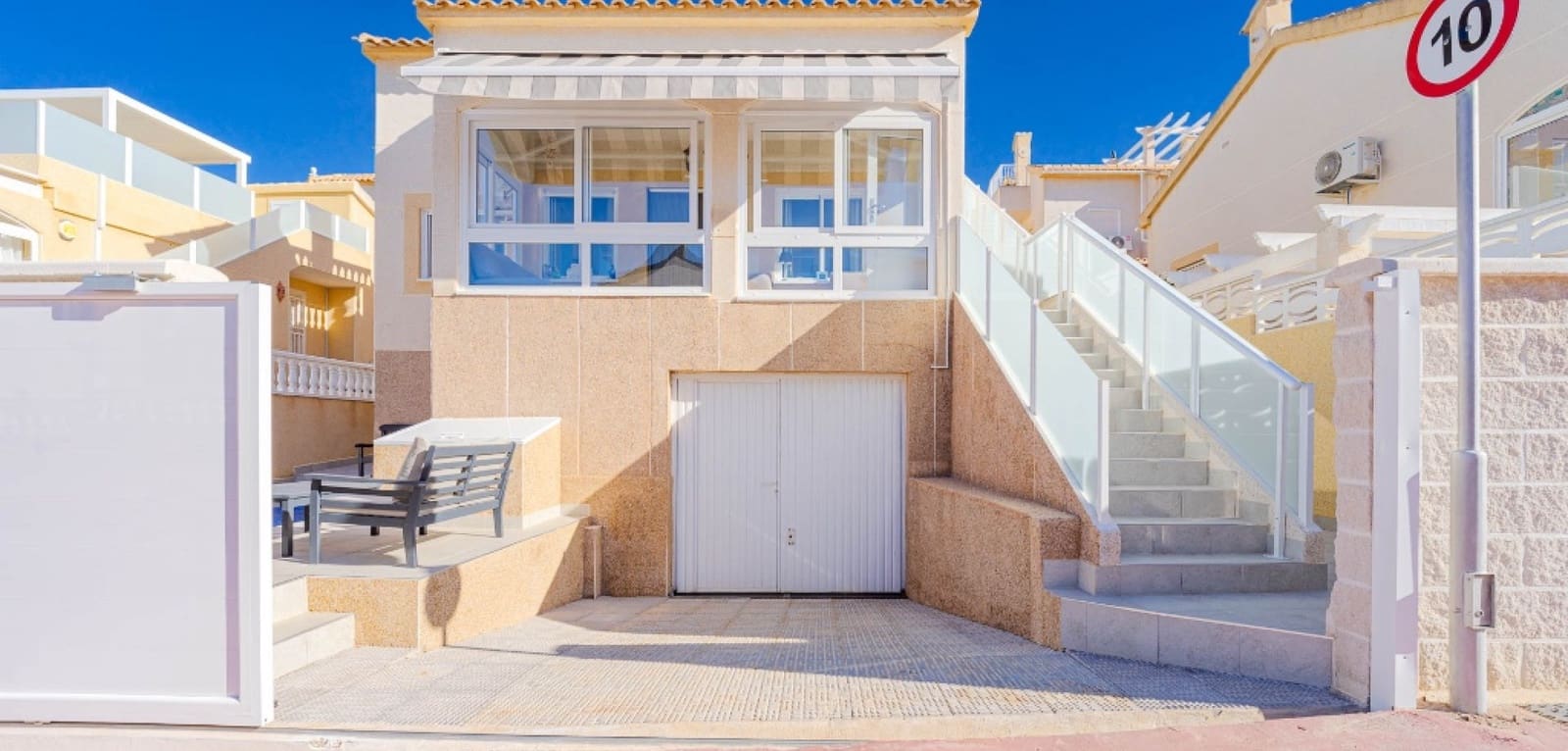 2 bedroom Villa for sale in Los Altos with pool - € 264,900 (Ref: 9499864)