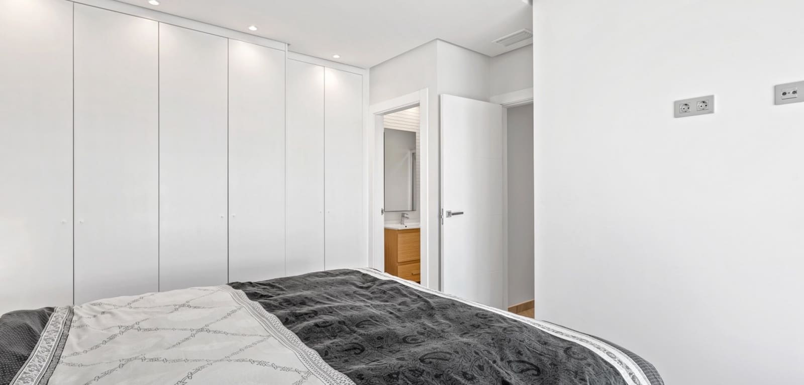 3 bedroom Villa for sale in Los Alcazares with pool - € 349,900 (Ref: 9502935)