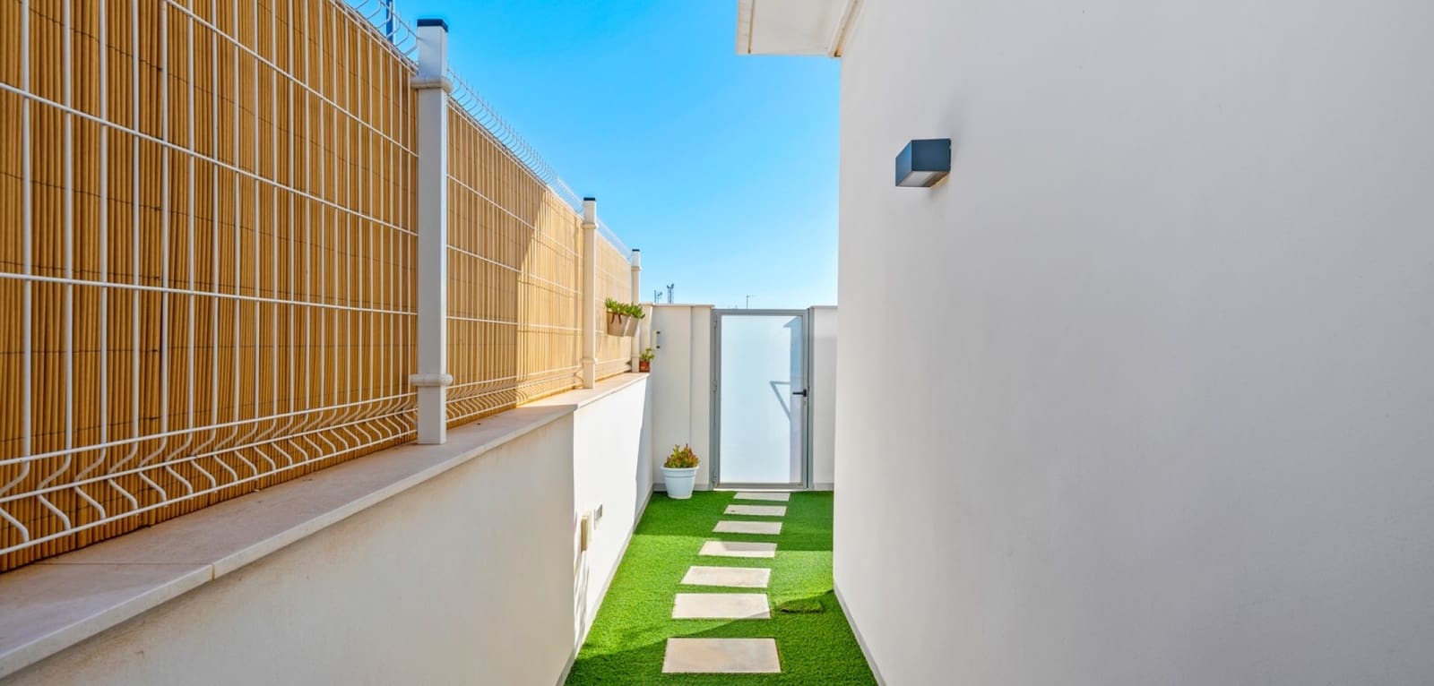 3 bedroom Villa for sale in Los Alcazares with pool - € 349,900 (Ref: 9502935)