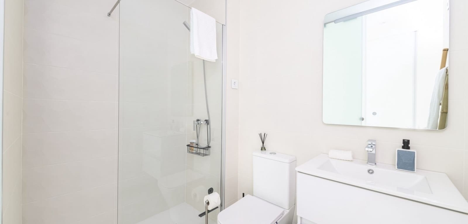 2 bedroom Apartment for sale in Pilar de la Horadada with pool - € 299,000 (Ref: 9502938)