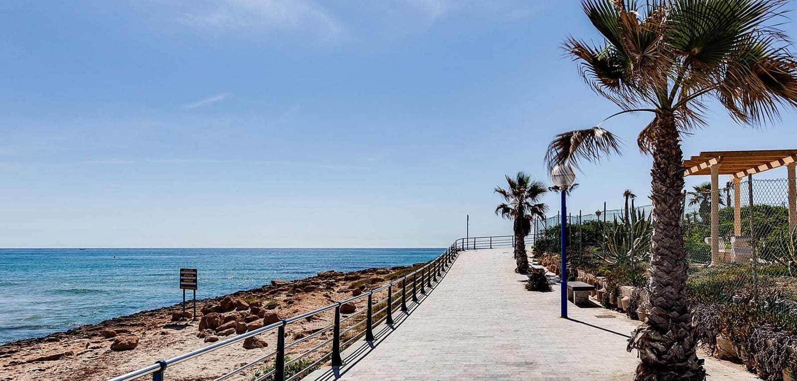 3 slaapkamer Villa te koop in La Zenia met zwembad - € 890.000 (Ref: 9504669)