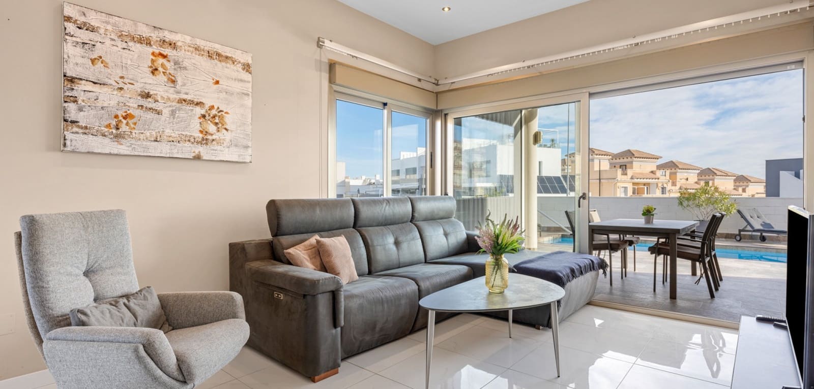 5 soveværelse Villa til salg i Villamartin med swimmingpool - € 469.000 (Ref: 9504670)