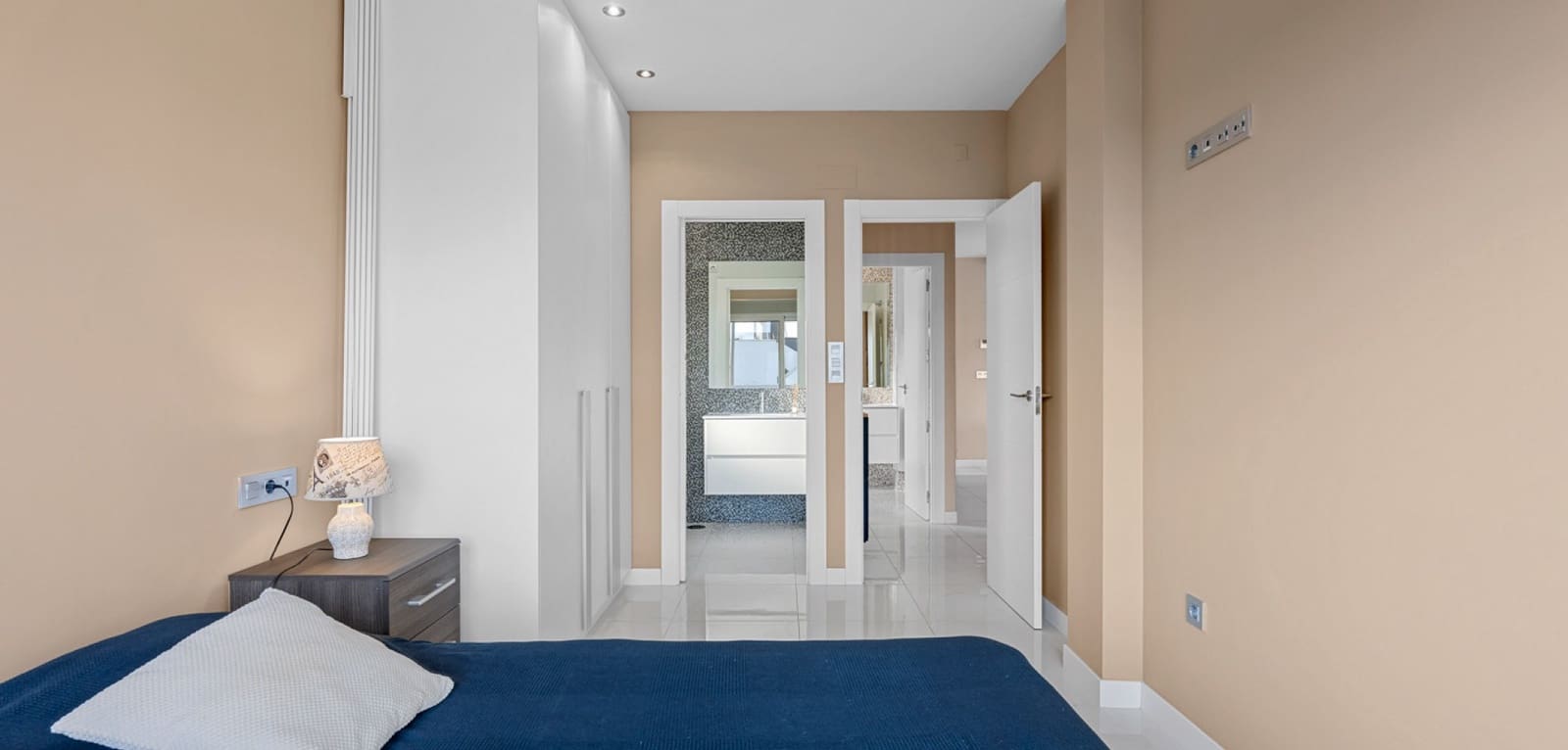 5 soveværelse Villa til salg i Villamartin med swimmingpool - € 469.000 (Ref: 9504670)