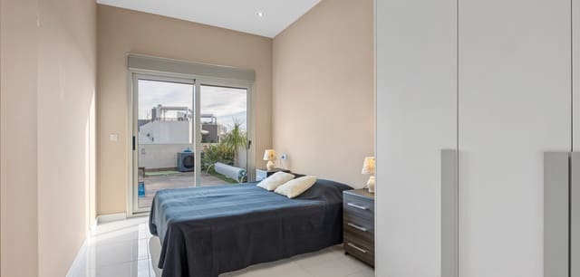 5 soveværelse Villa til salg i Villamartin, Orihuela med swimmingpool - € 469.000 (Ref: 9504670)