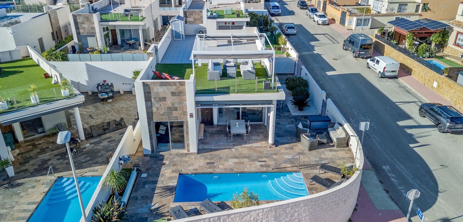 5 soveværelse Villa til salg i Villamartin med swimmingpool - € 469.000 (Ref: 9504670)