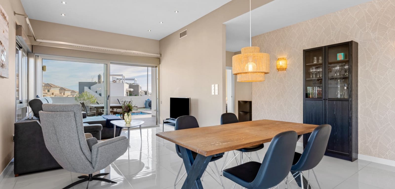 5 soveværelse Villa til salg i Villamartin med swimmingpool - € 469.000 (Ref: 9504670)