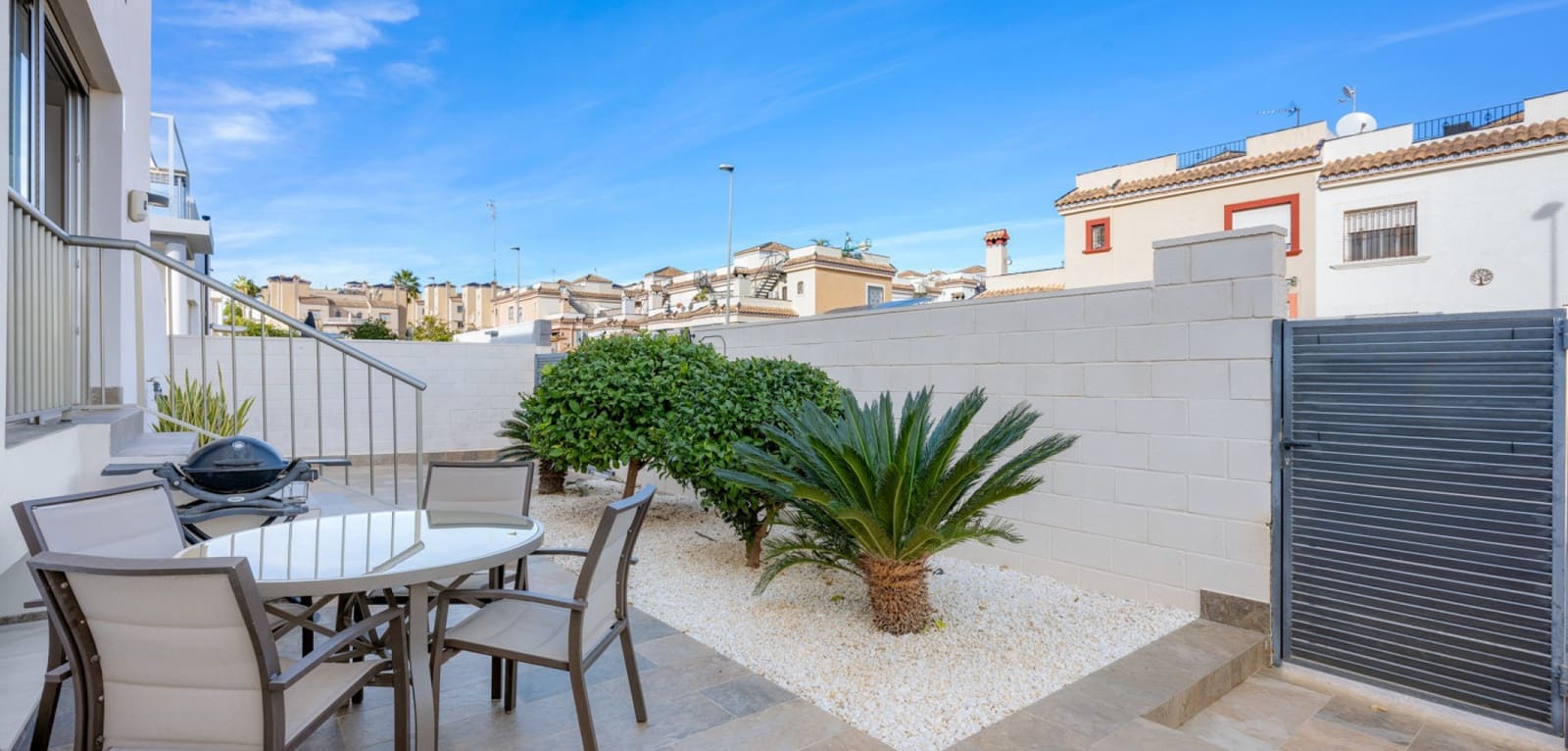 5 soveværelse Villa til salg i Villamartin med swimmingpool - € 469.000 (Ref: 9504670)