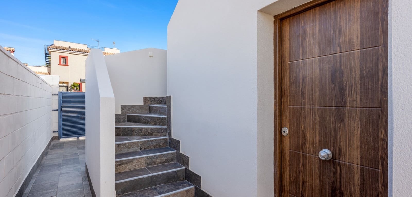 5 soveværelse Villa til salg i Villamartin med swimmingpool - € 469.000 (Ref: 9504670)