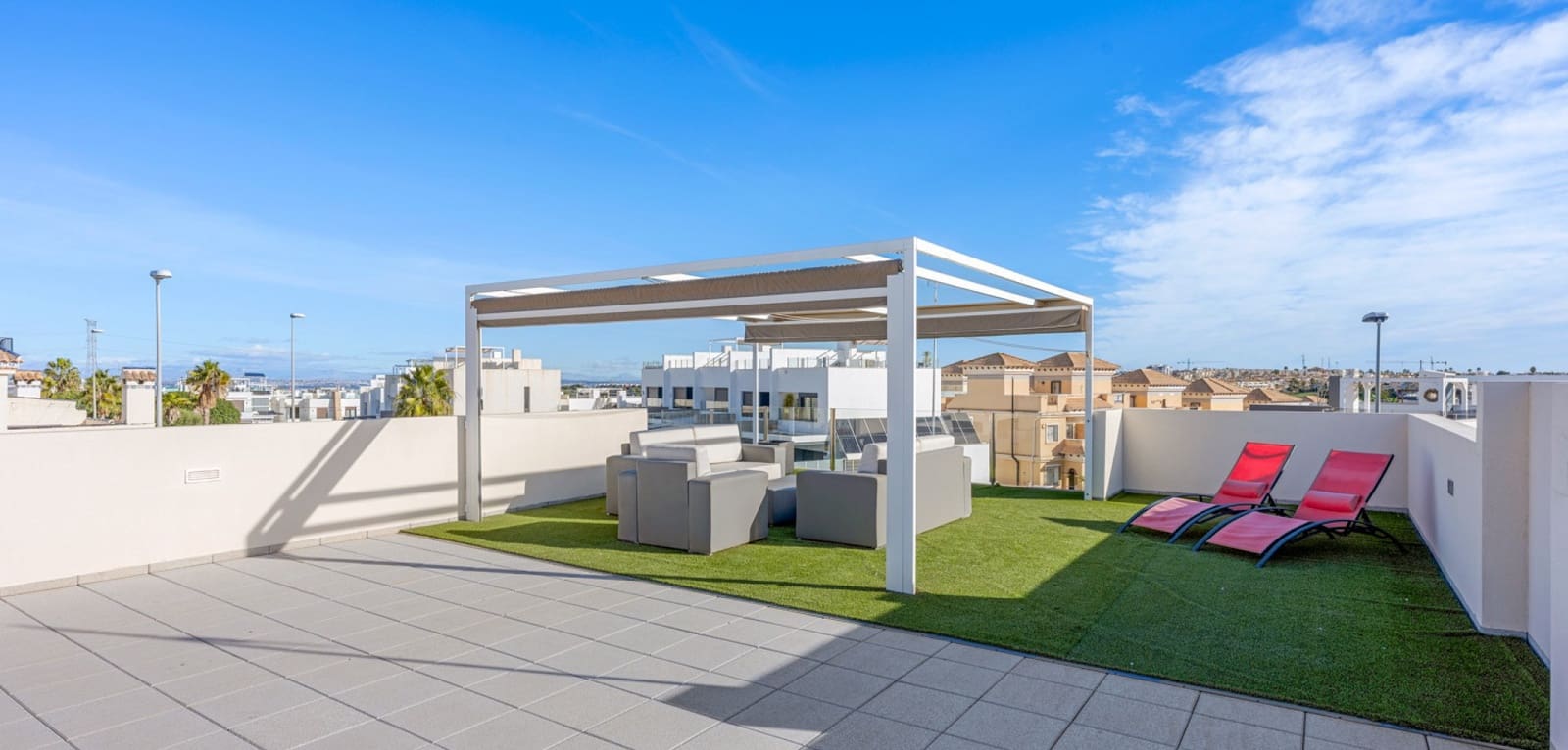 5 soveværelse Villa til salg i Villamartin med swimmingpool - € 469.000 (Ref: 9504670)