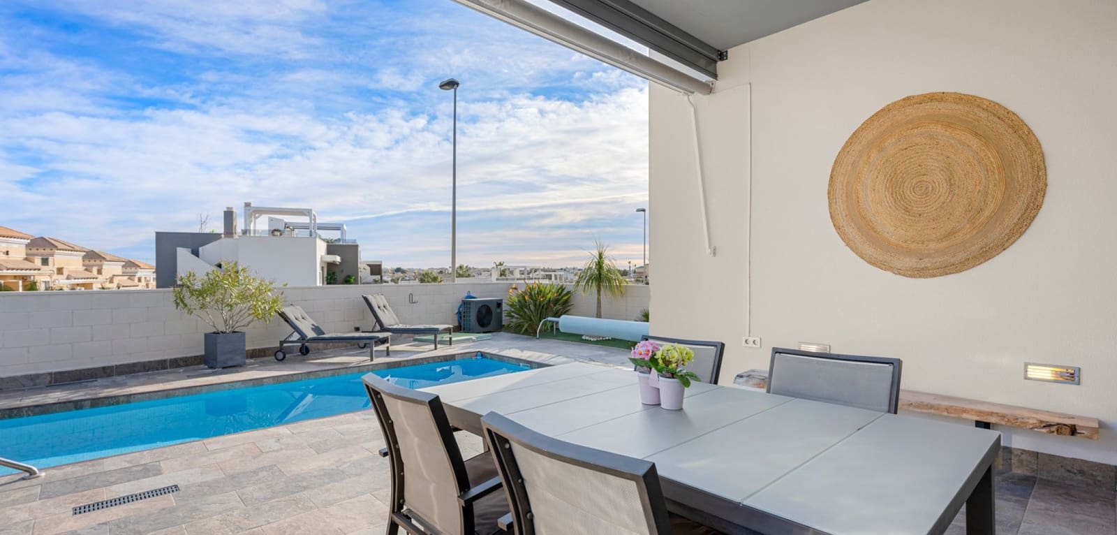 5 soveværelse Villa til salg i Villamartin med swimmingpool - € 469.000 (Ref: 9504670)