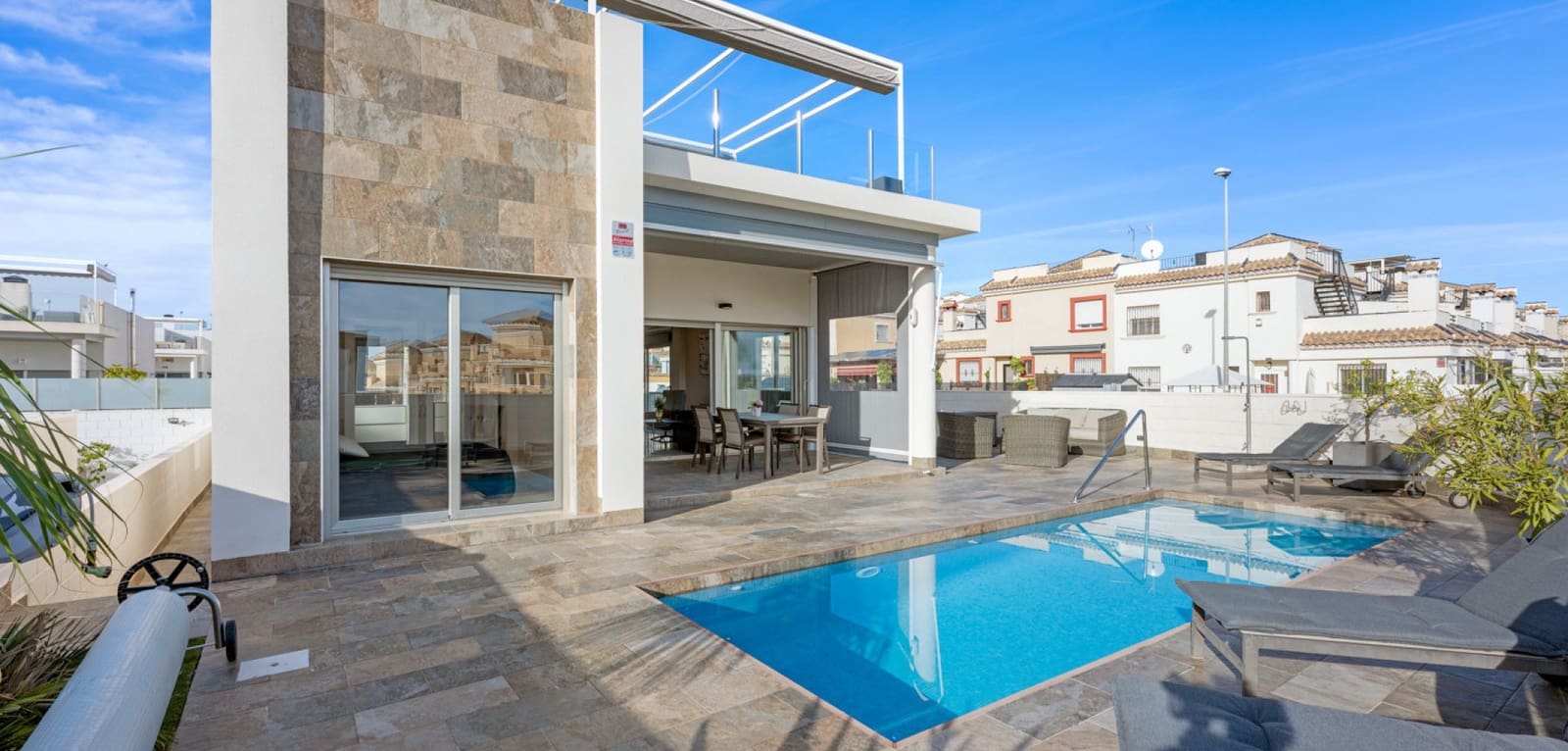 5 soveværelse Villa til salg i Villamartin med swimmingpool - € 469.000 (Ref: 9504670)