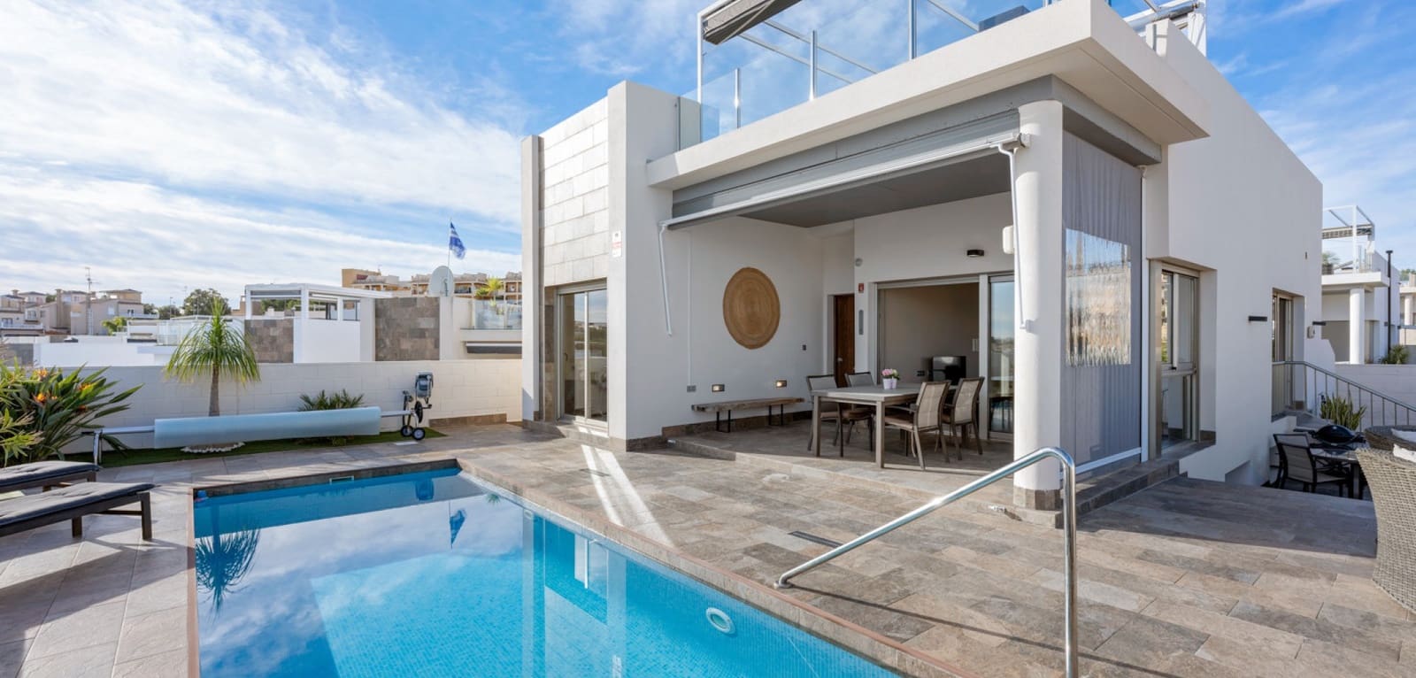 5 soveværelse Villa til salg i Villamartin med swimmingpool - € 469.000 (Ref: 9504670)