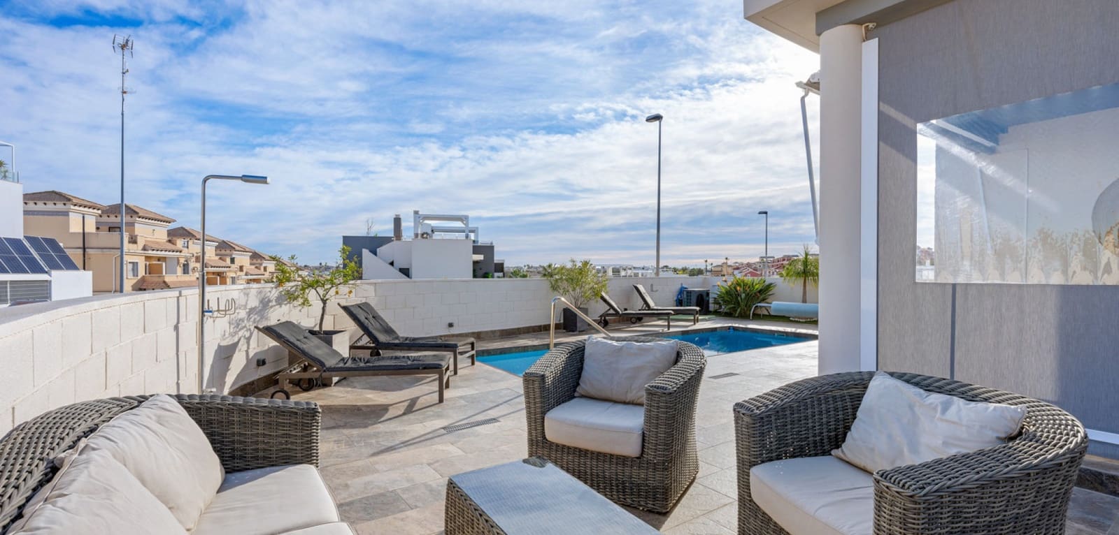 5 soveværelse Villa til salg i Villamartin med swimmingpool - € 469.000 (Ref: 9504670)