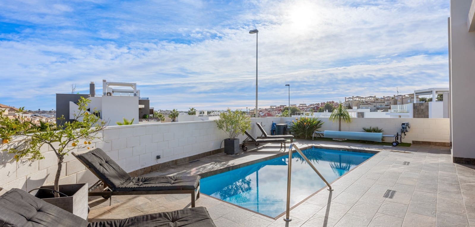 5 soveværelse Villa til salg i Villamartin med swimmingpool - € 469.000 (Ref: 9504670)