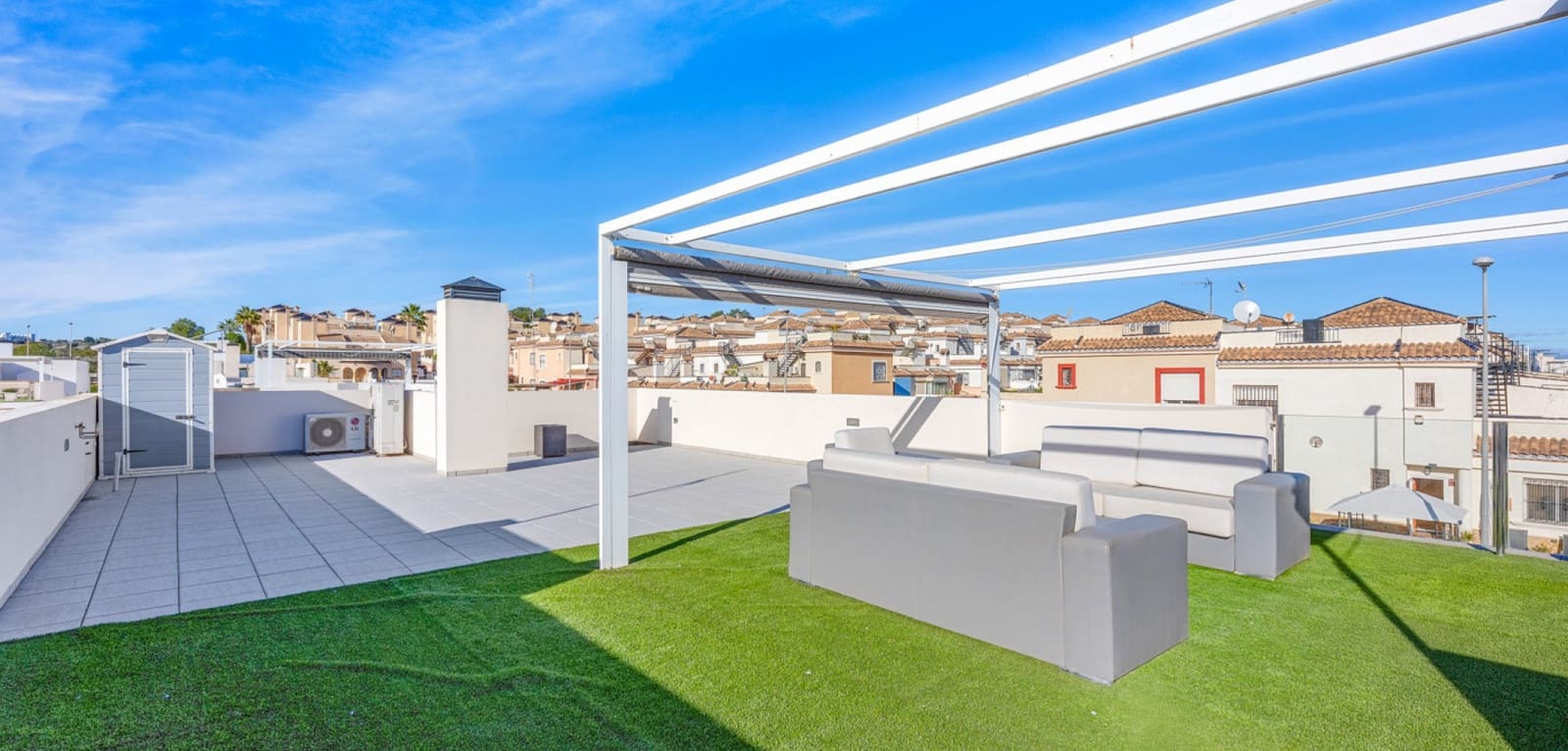 5 soveværelse Villa til salg i Villamartin med swimmingpool - € 469.000 (Ref: 9504670)