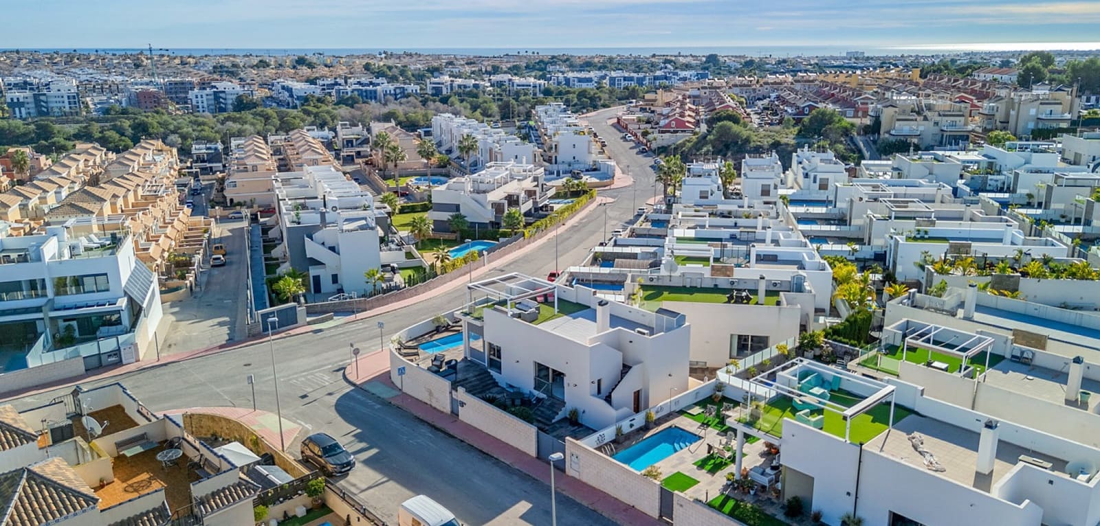 5 soveværelse Villa til salg i Villamartin med swimmingpool - € 469.000 (Ref: 9504670)