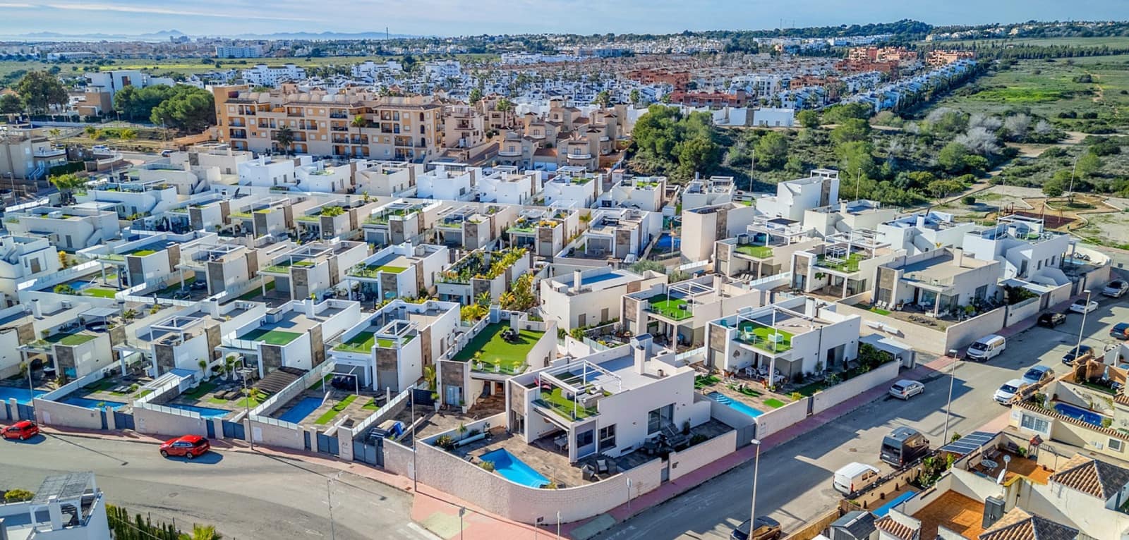 5 soveværelse Villa til salg i Villamartin med swimmingpool - € 469.000 (Ref: 9504670)