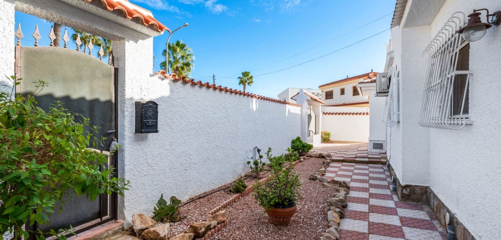 3 bedroom Villa for sale in Ciudad Quesada with pool - € 445,000 (Ref: 9509387)