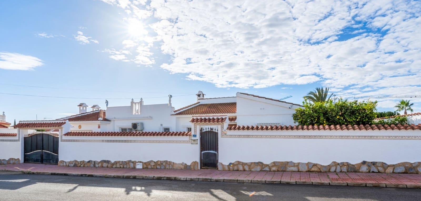 3 bedroom Villa for sale in Ciudad Quesada with pool - € 445,000 (Ref: 9509387)