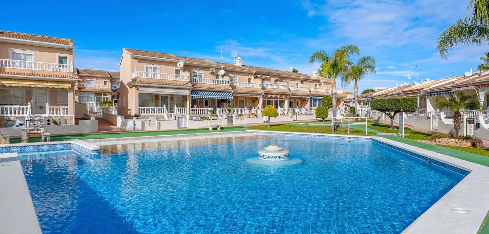 Casa de 2 habitaciones en Ciudad Quesada en venta con piscina - 189.000 € (Ref: 9534448)