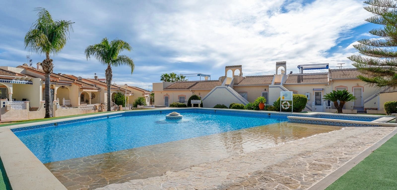 Casa de 2 habitaciones en Ciudad Quesada en venta con piscina - 189.000 € (Ref: 9534448)