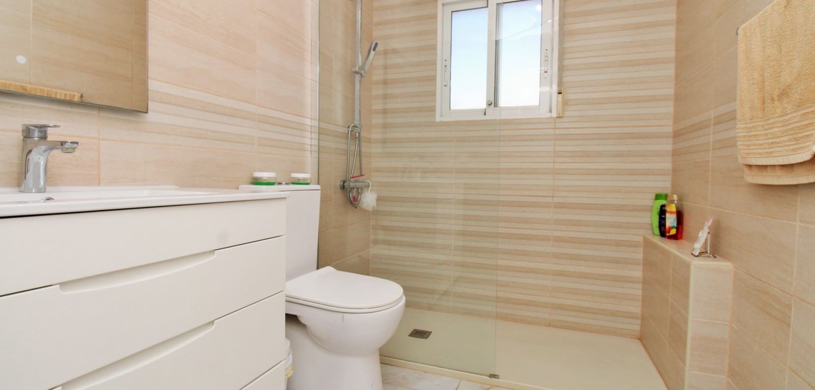 4 camera da letto Villa in vendita in Playa Flamenca con piscina - 399.950 € (Rif: 9537816)