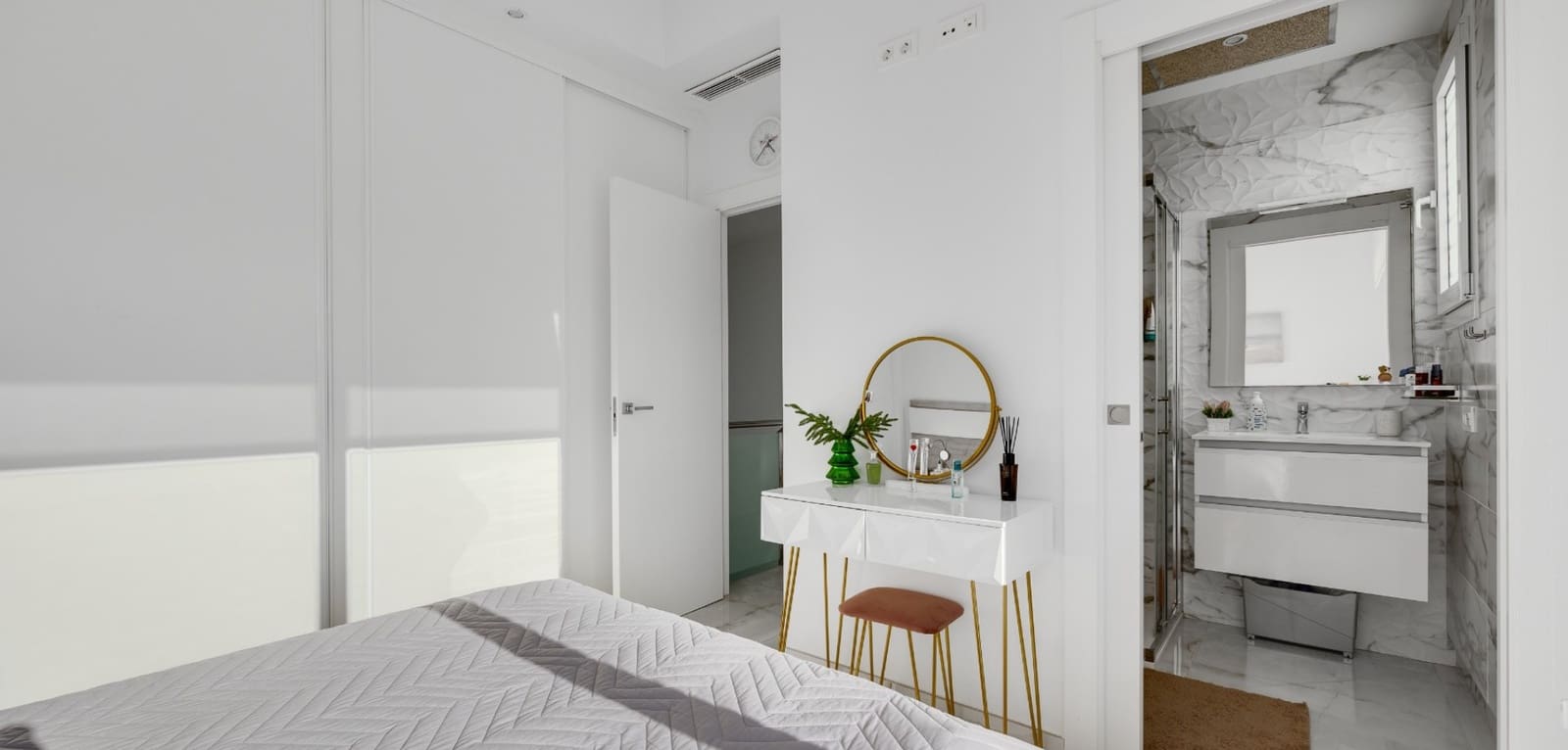 4 chambre Villa/Maison à vendre à Torrevieja avec piscine - 750 000 € (Ref: 9542037)