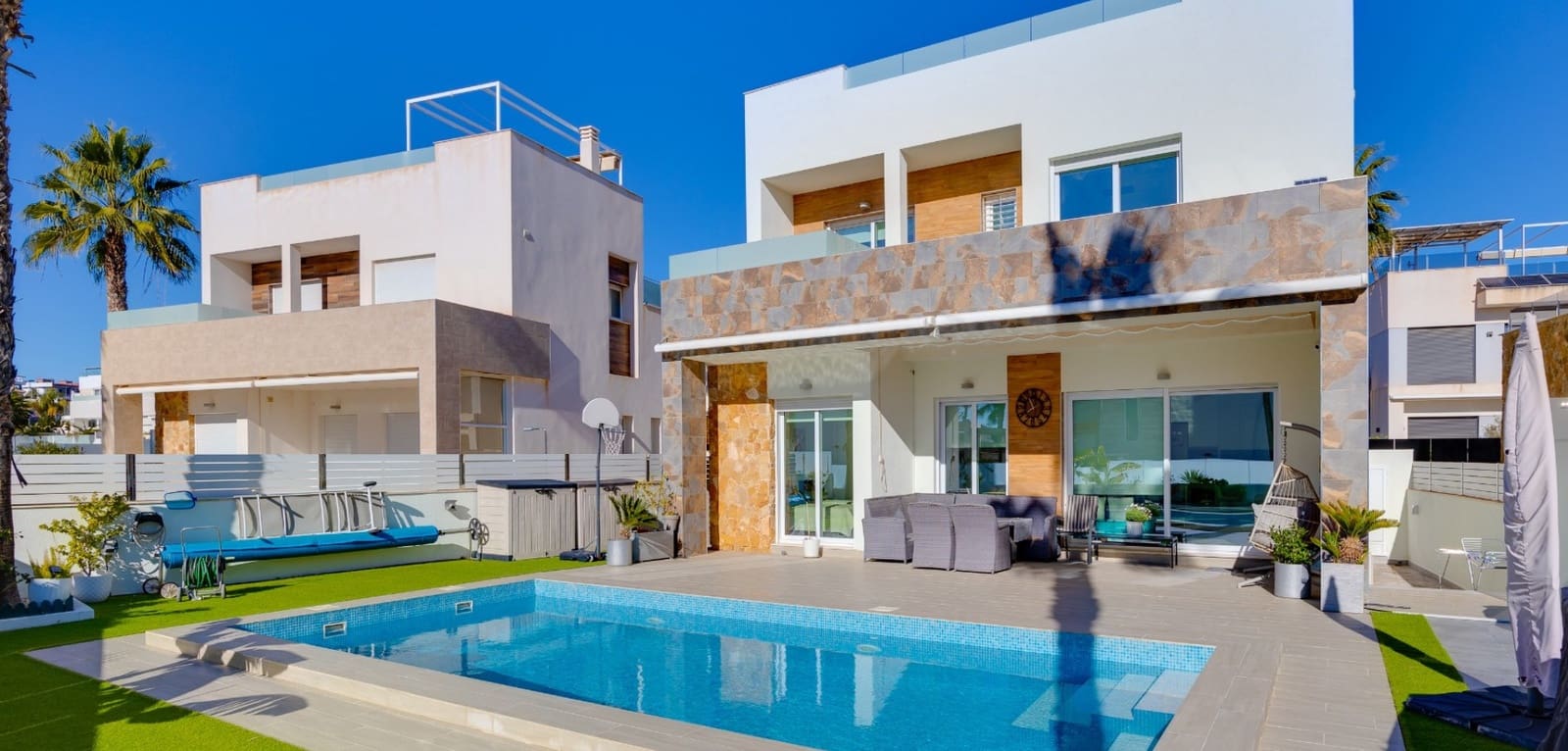 4 chambre Villa/Maison à vendre à Torrevieja avec piscine - 750 000 € (Ref: 9542037)