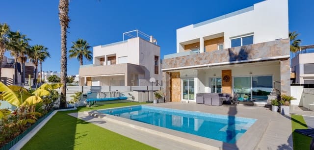 4 chambre Villa/Maison à vendre à Los Frutales, Torrevieja avec piscine - 750 000 € (Ref: 9542037)