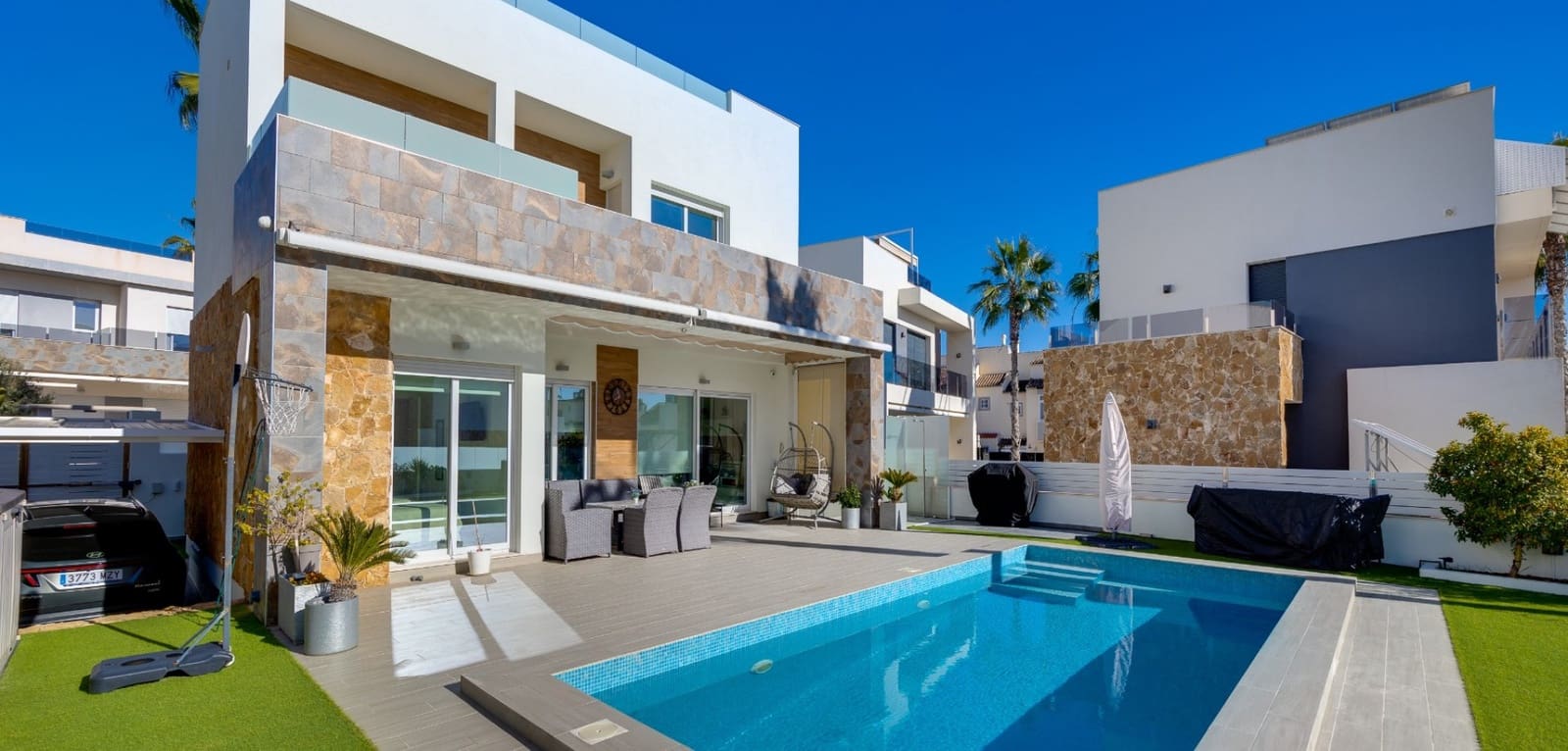 4 chambre Villa/Maison à vendre à Torrevieja avec piscine - 750 000 € (Ref: 9542037)