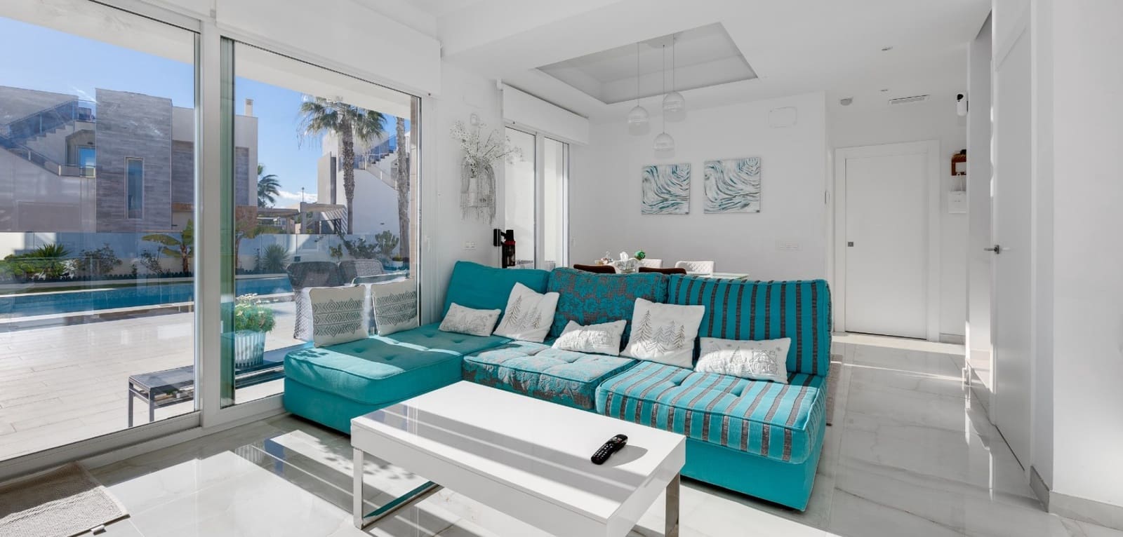 4 chambre Villa/Maison à vendre à Torrevieja avec piscine - 750 000 € (Ref: 9542037)