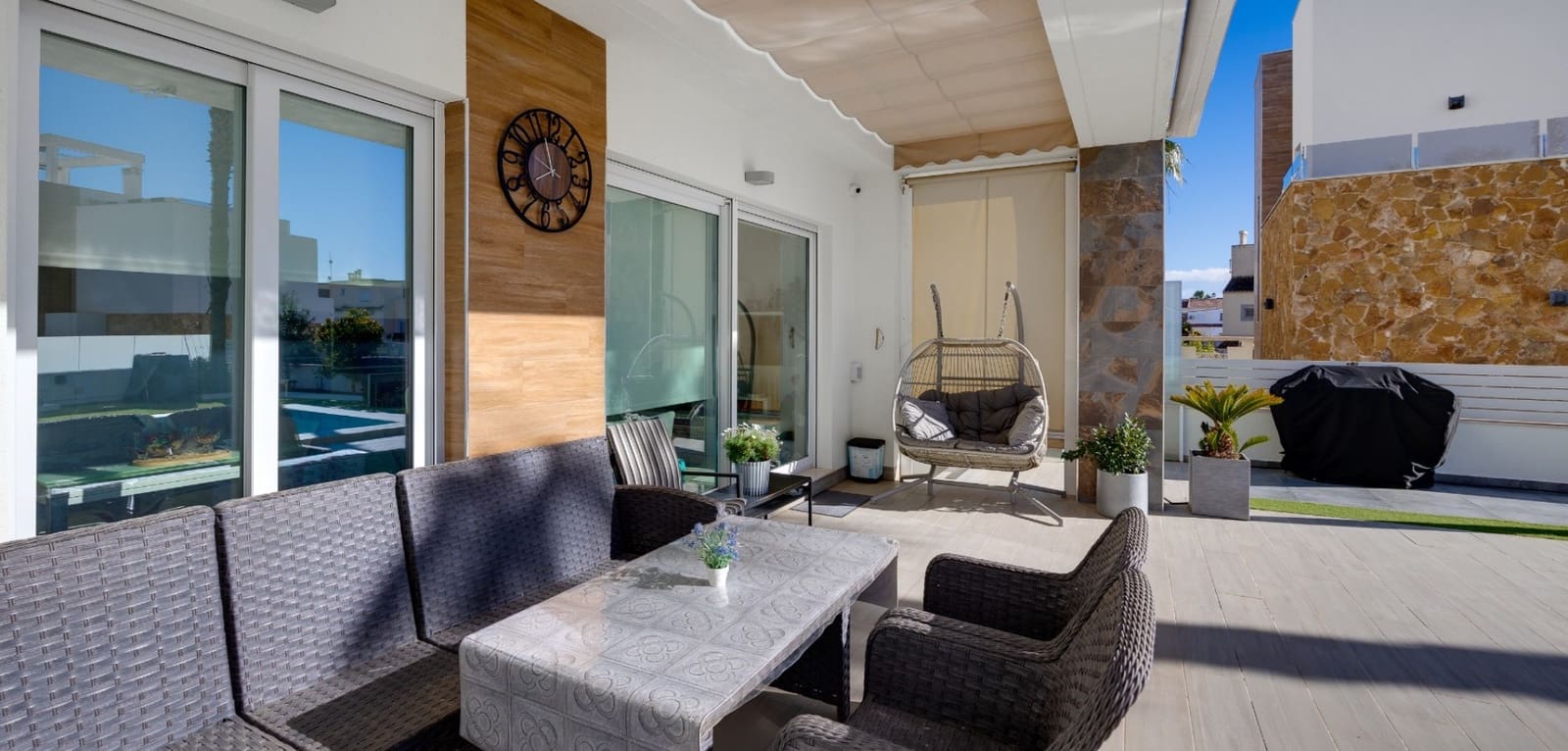 4 chambre Villa/Maison à vendre à Torrevieja avec piscine - 750 000 € (Ref: 9542037)