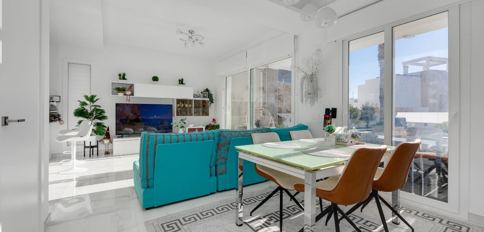 4 chambre Villa/Maison à vendre à Torrevieja avec piscine - 750 000 € (Ref: 9542037)