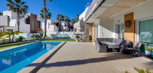 4 chambre Villa/Maison à vendre à Los Frutales, Torrevieja avec piscine - 750 000 € (Ref: 9542037)