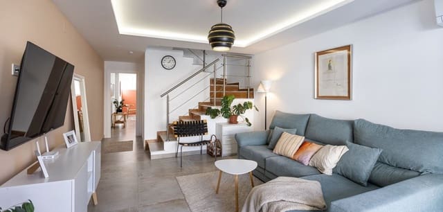 3 bedroom Townhouse for sale in Nueva Torrevieja, Torrevieja with pool - € 205,000 (Ref: 9542039)