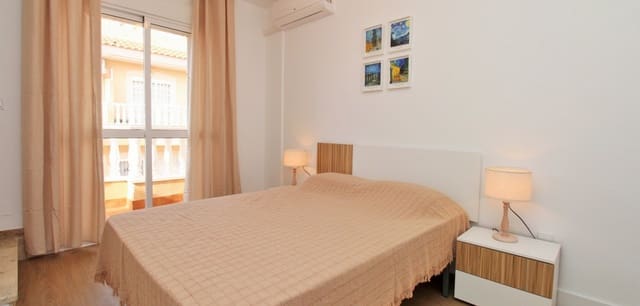 2 makuuhuone Omakotitalo myytävänä paikassa Villamartin, Orihuela mukana uima-altaan - 179 000 € (Ref: 9569255)