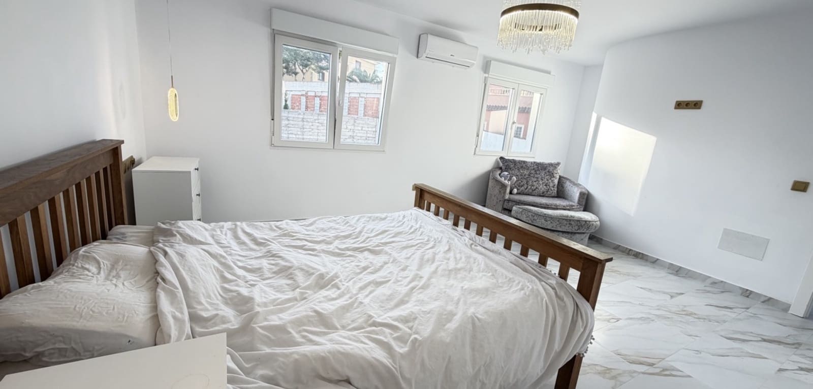 6 makuuhuone Huvila myytävänä paikassa Villamartin mukana uima-altaan - 695 000 € (Ref: 9571619)