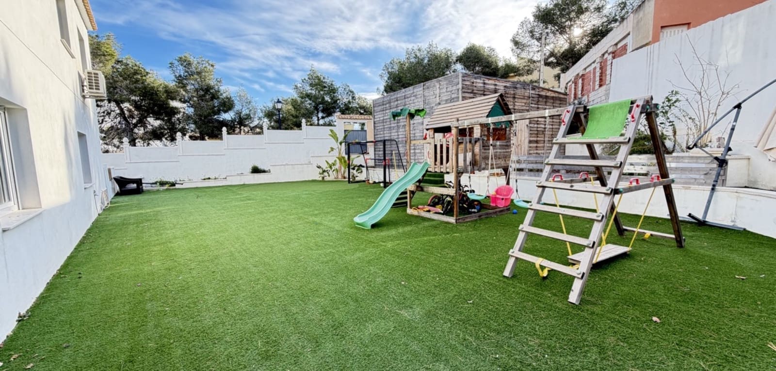 6 makuuhuone Huvila myytävänä paikassa Villamartin mukana uima-altaan - 695 000 € (Ref: 9571619)