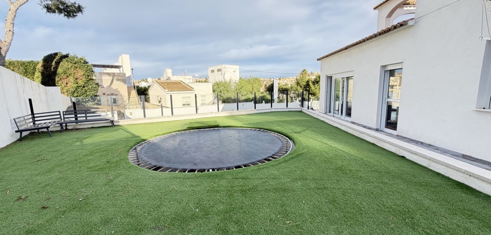 6 makuuhuone Huvila myytävänä paikassa Villamartin mukana uima-altaan - 695 000 € (Ref: 9571619)