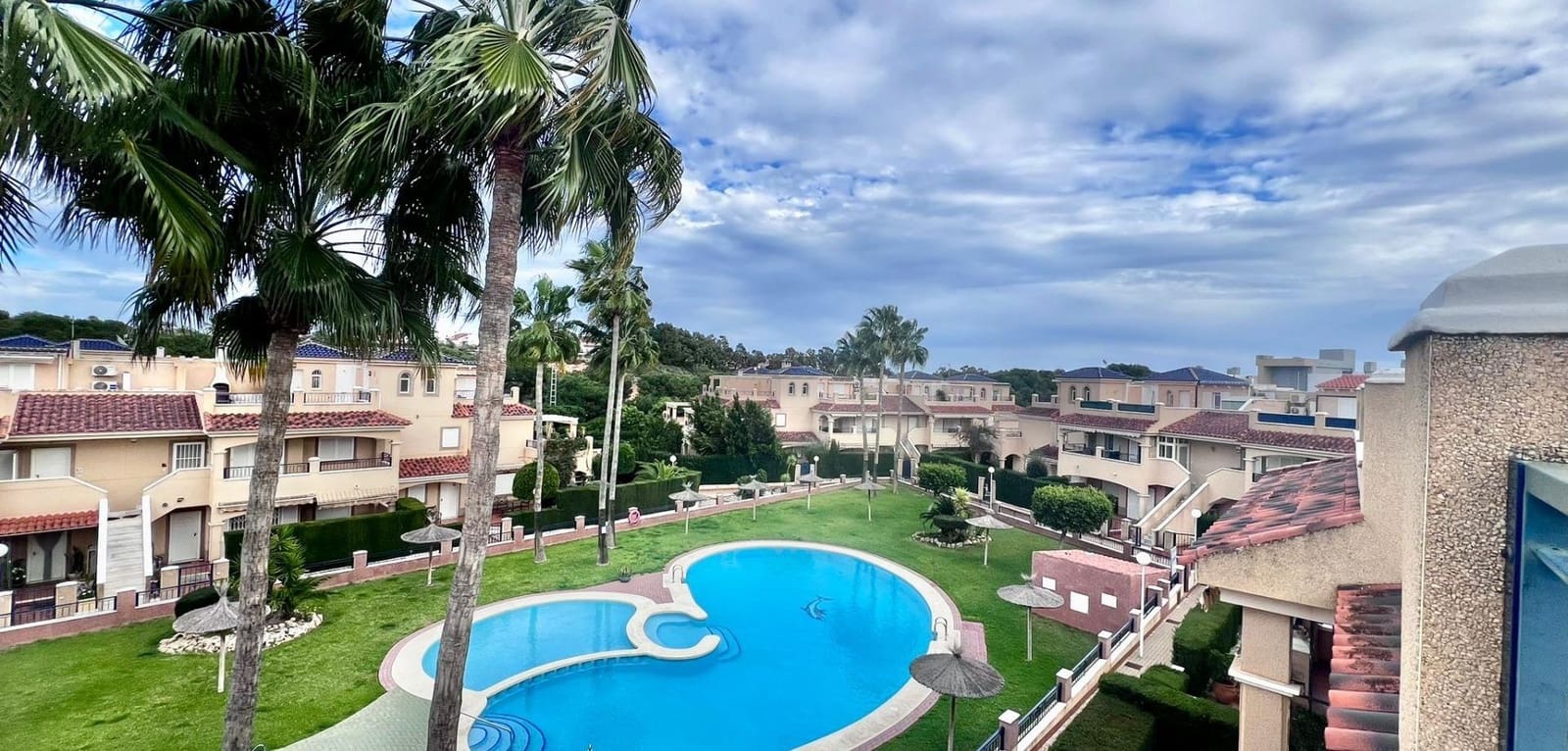 Bungalow de 2 habitaciones en Pilar de la Horadada en venta con piscina - 220.000 € (Ref: 9590492)