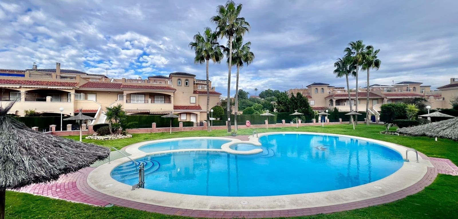 Bungalow de 2 habitaciones en Pilar de la Horadada en venta con piscina - 220.000 € (Ref: 9590492)